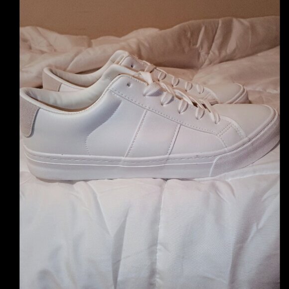 ZGR Men's Synthetic Leather White Sneakers - Picture 1 of 7